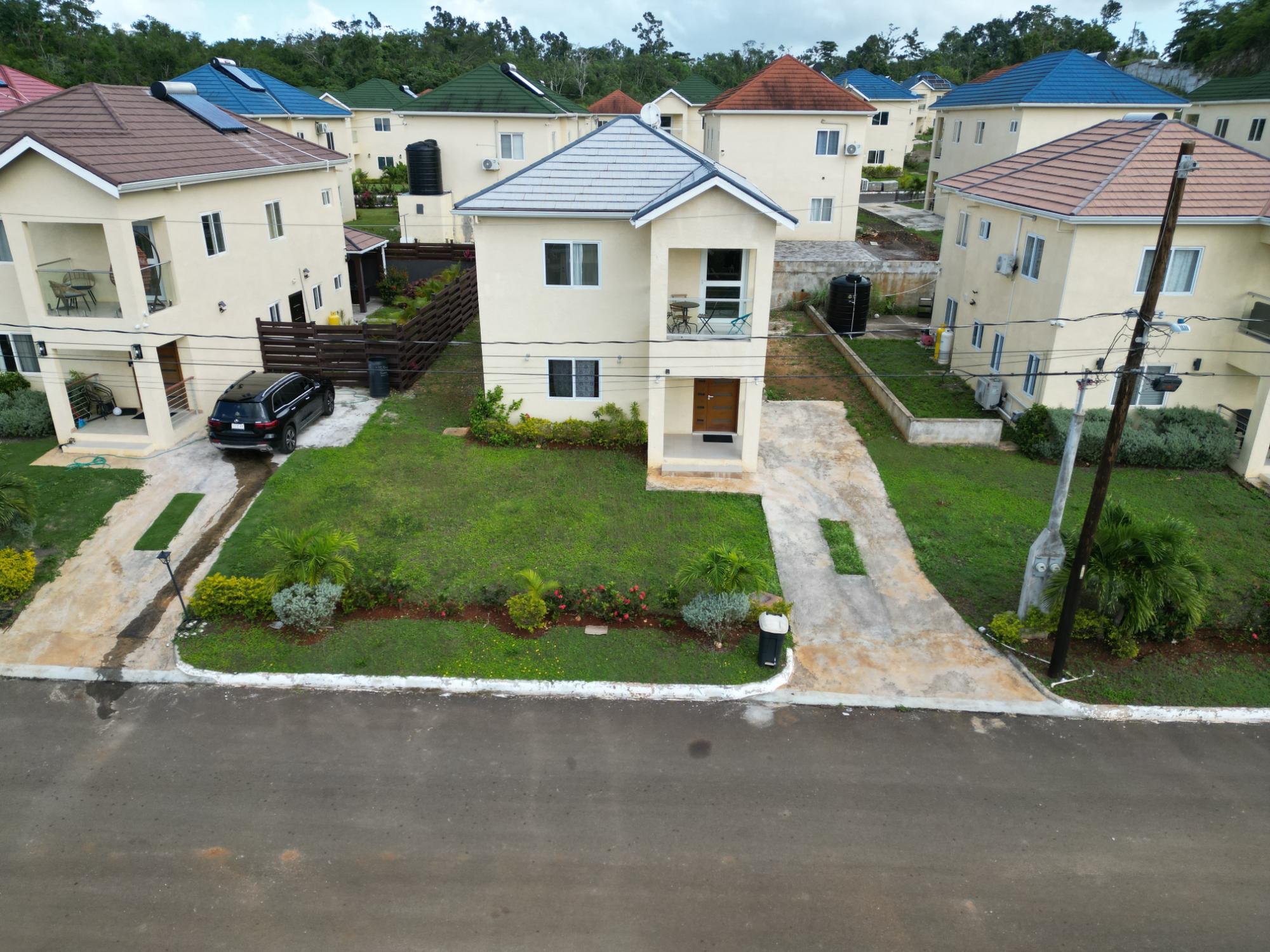 House For Rent: LANCEWOOD MEADOWS, Ocho Rios | $1,600 photo 4