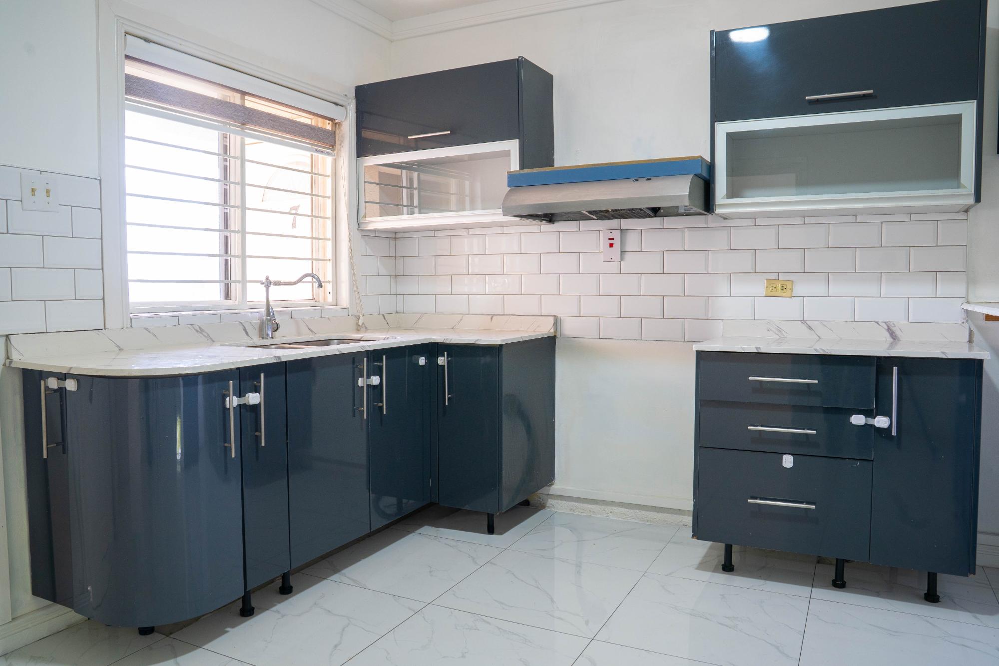 Apartment For Rent: DUKHARAN AVENUE, Kingston 8 | $250,000 photo 12