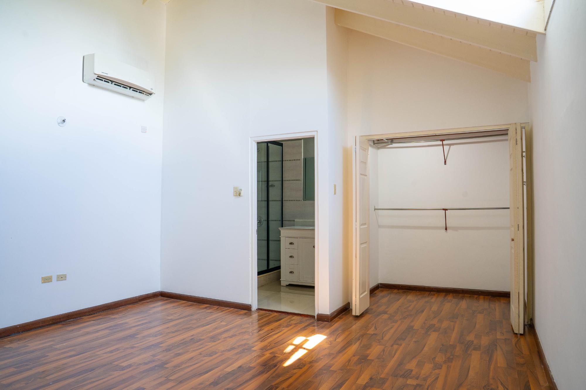 Apartment For Rent: DUKHARAN AVENUE, Kingston 8 | $250,000 photo 19