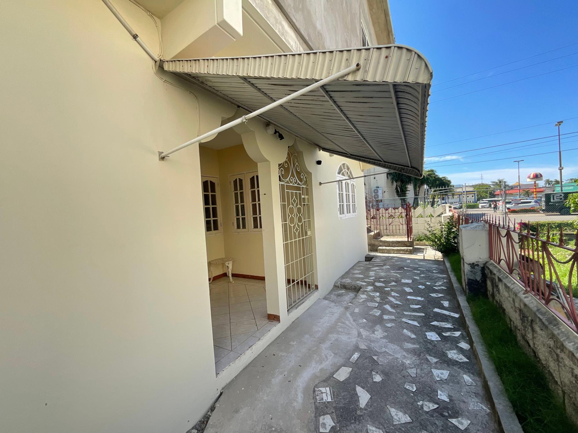 House For Rent: 11 MANSFIELD GREEN OCHO R, Ocho Rios | $100,000 photo 3