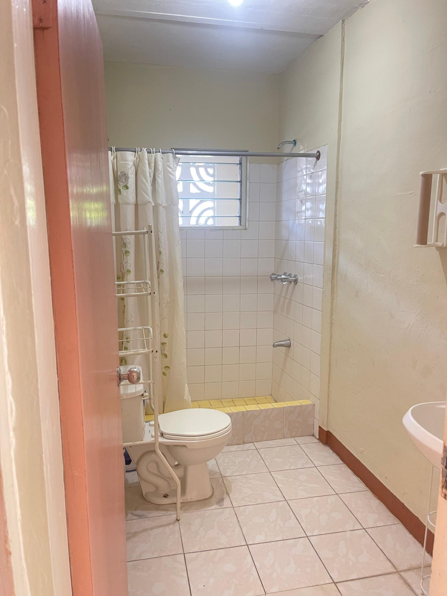 House For Rent: 11 MANSFIELD GREEN OCHO R, Ocho Rios | $100,000 photo 10