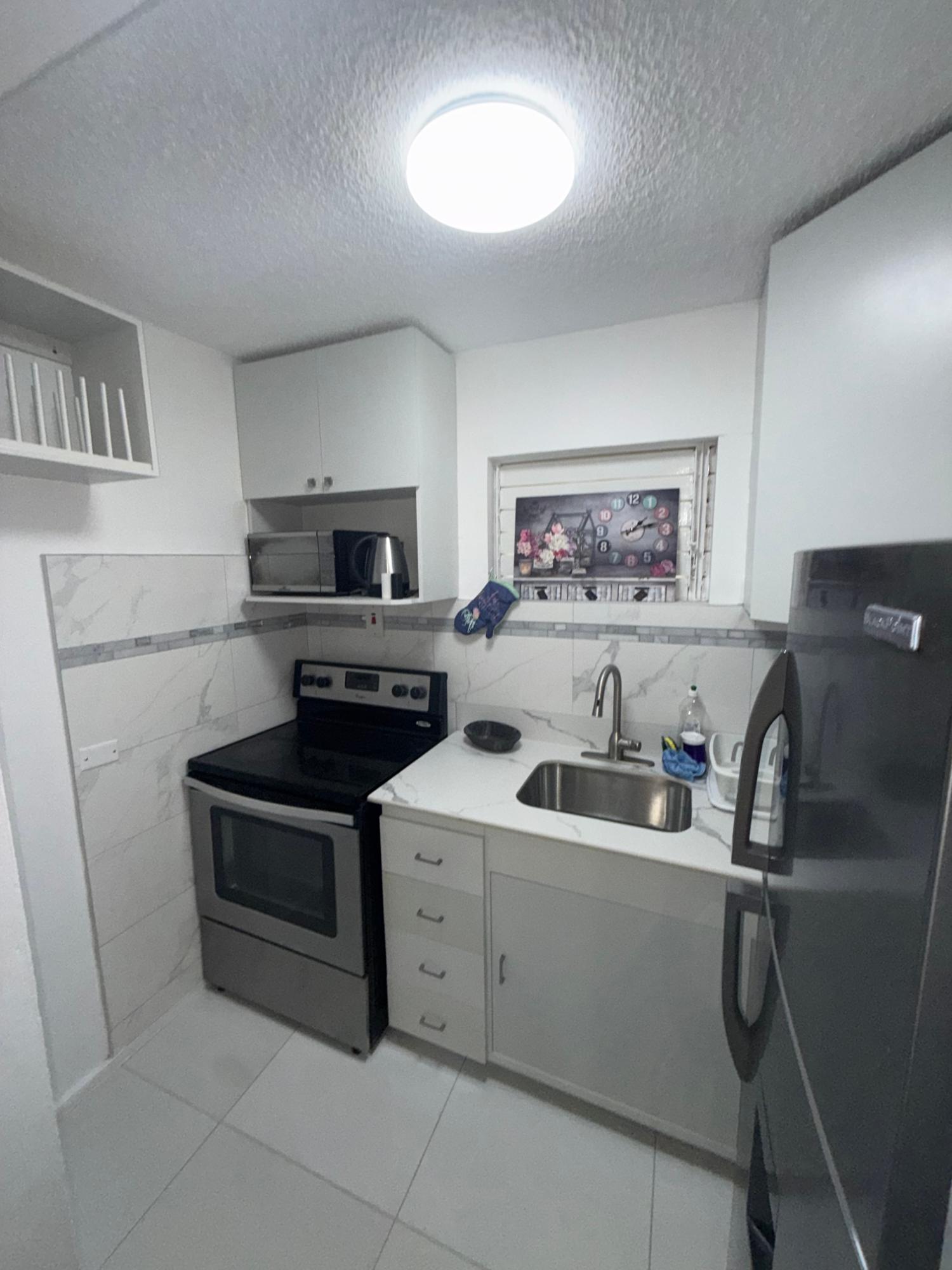 Apartment For Rent: HOPE ROAD, Kingston 6 | $190,000 photo 9