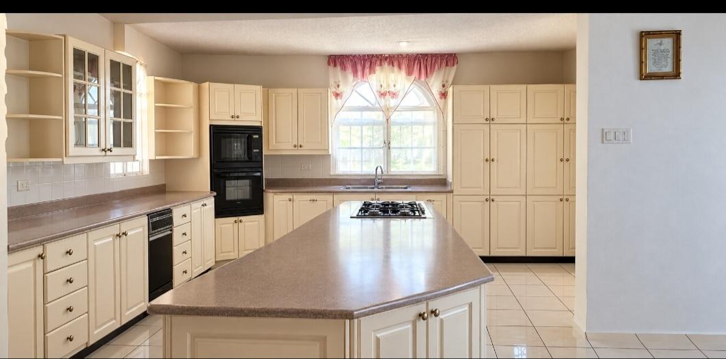 House For Sale: STILDON WAY, SMOKEY VALE, Kingston 19 | $90,000,000 photo 2