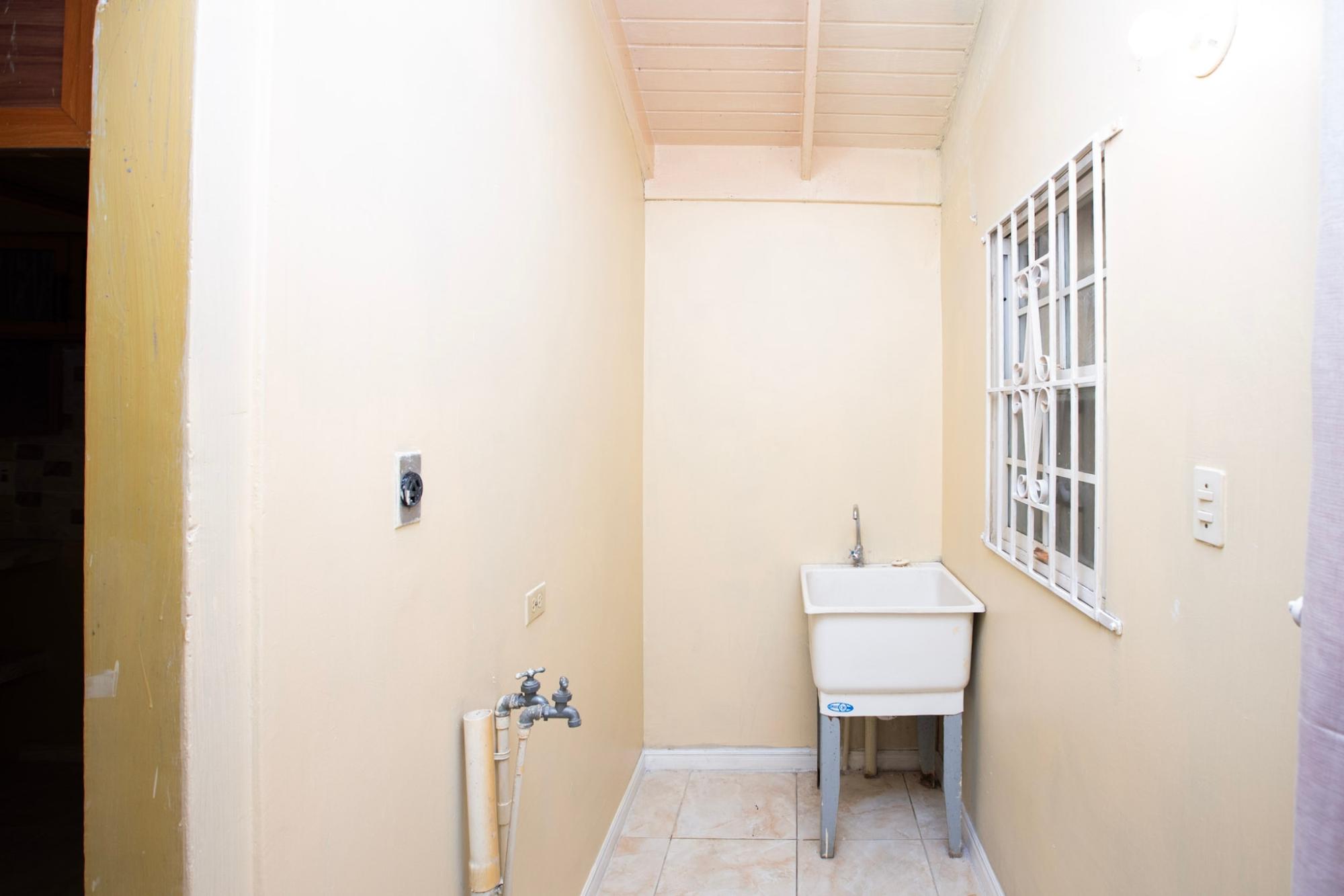 House For Rent: COLLINGWOOD CIRCLE,, Portmore Country Club | $120,000 photo 3