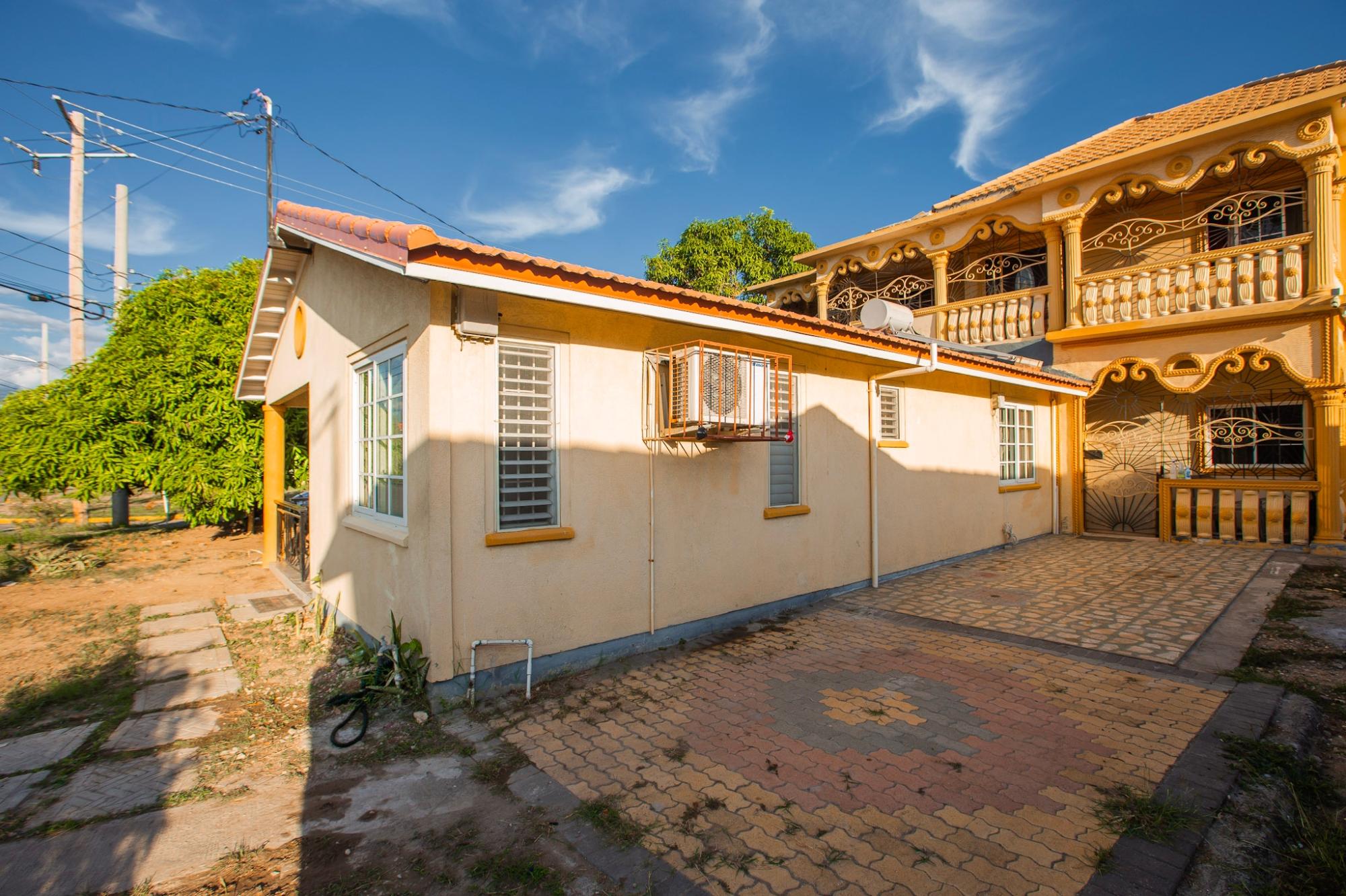 House For Rent: COLLINGWOOD CIRCLE,, Portmore Country Club | $120,000 photo 8