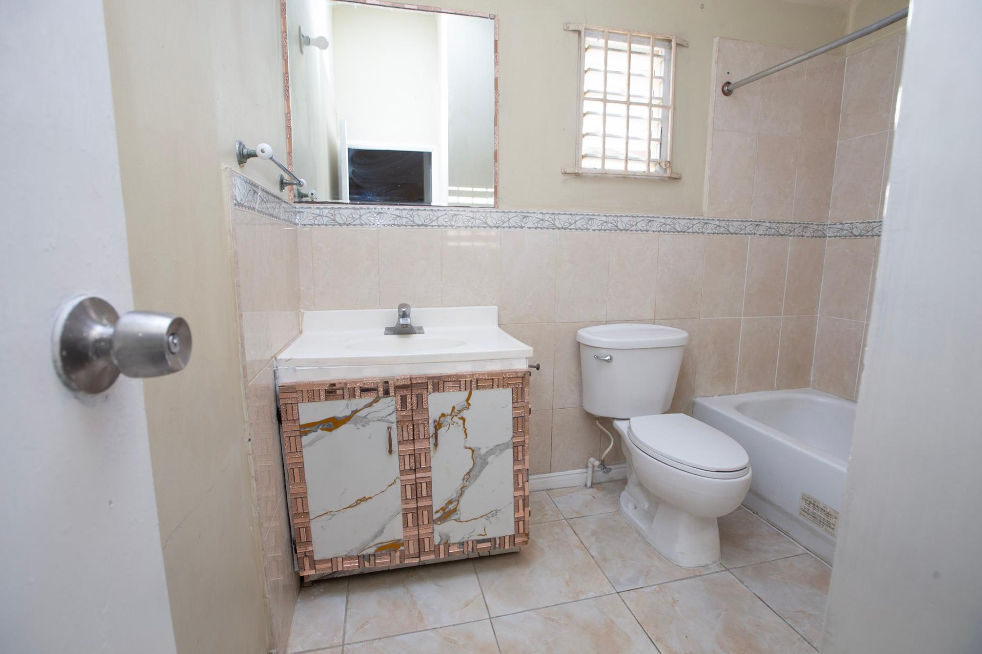 House For Rent: COLLINGWOOD CIRCLE,, Portmore Country Club | $120,000 photo 10