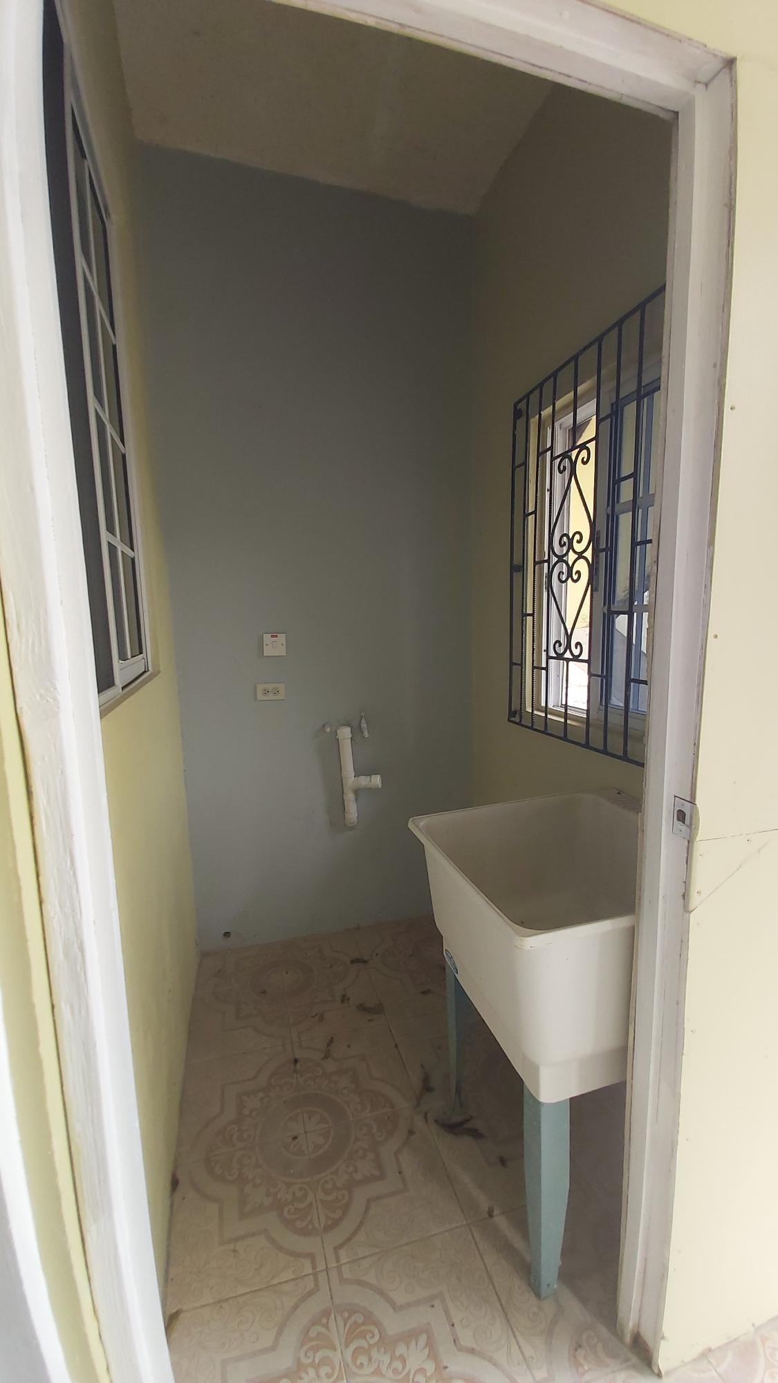 Apartment For Rent: INGLEWOOD, May Pen | $60,000 photo 5